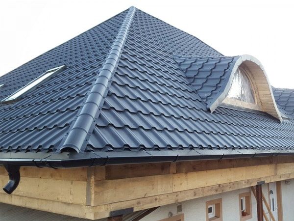 Executăm Acoperișuri Din Țiglă Metalică