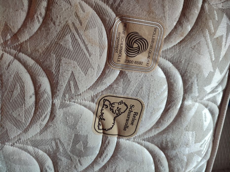 Vând saltea din burete dimensiuni 100/200 cm