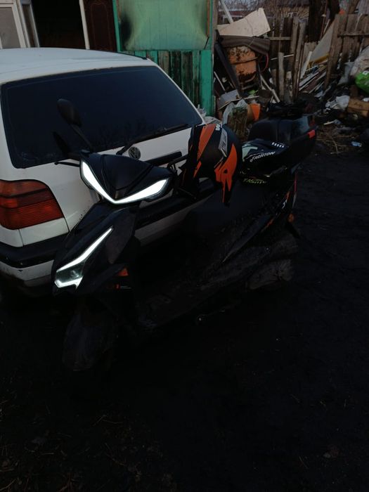 Продам обменяю м8 веном