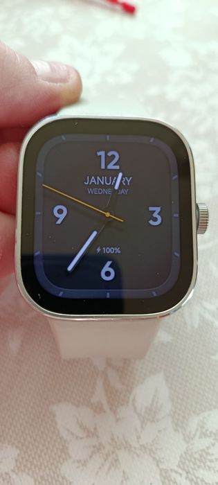 Продам часы Redmi watch 4 оригинал с коробкой и зарядкой