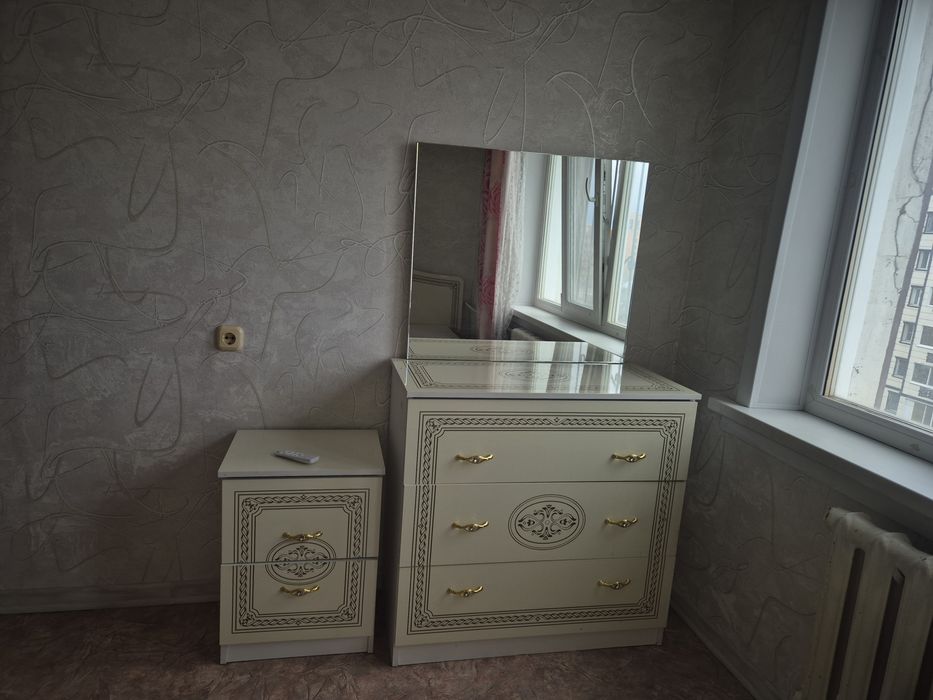 Продам спальный гарнитур