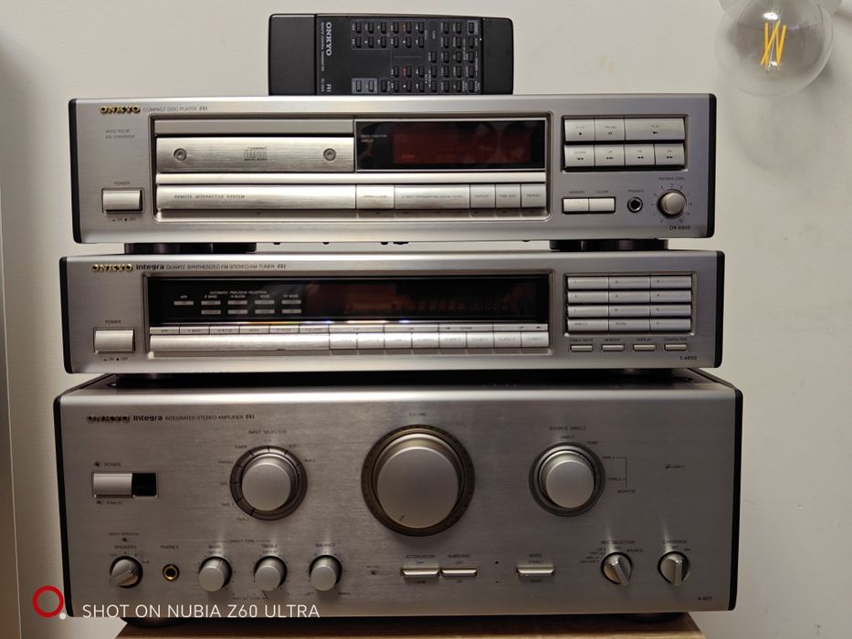 Vând linie Onkyo integra R1