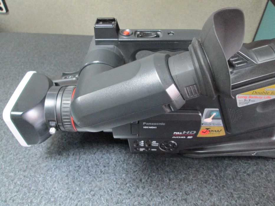 Продавам много запазена видеокамера Panasonic HDC-MDH1 - като нова