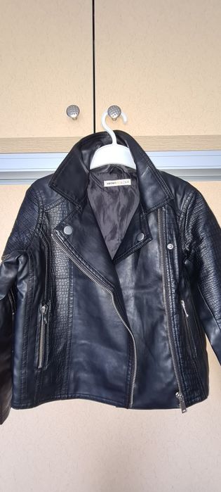 Продам лёгкие куртки .