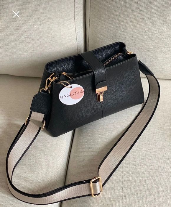 Стилна черна чанта с дълга дръжка, две прегради и джоб с цип