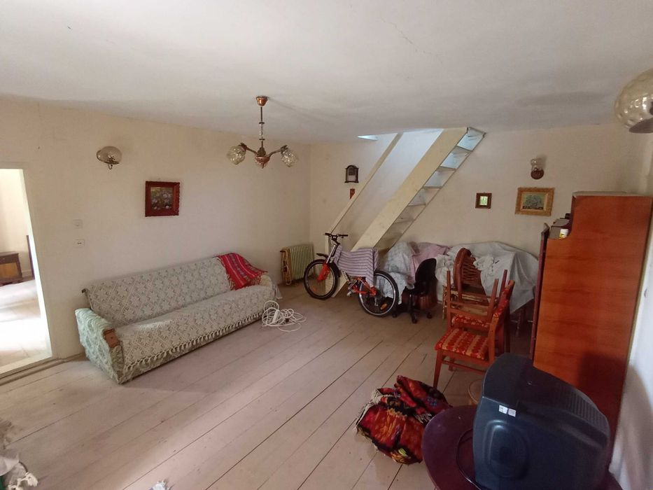 Casa si teren Slobozia Conachi (la 25km de Galati), 4 camere, 100mp utili, 740mp teren, zona linistita, neinundabil, intre case