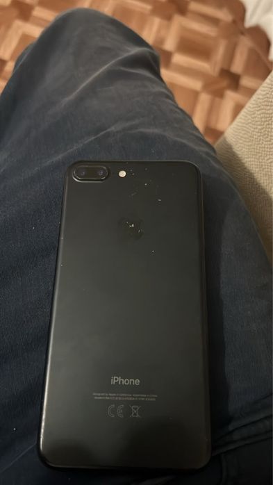 Продам айфон 7+