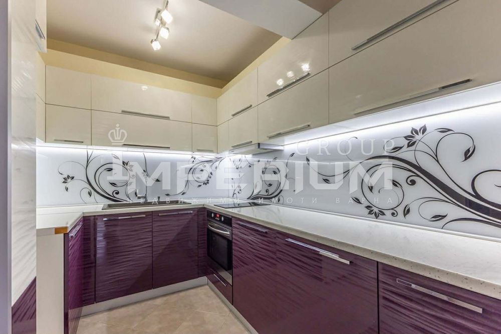 Продава се Тристаен апартамент в Варна, Възраждане 4 - 115 кв.м за 1042 €/кв.м - Снимка #2