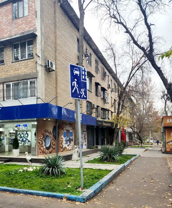 Ц-1 ул.Шастри пересечение Пр-т Мустакиллик м-в Буюк Ипак Йули 3\2\4