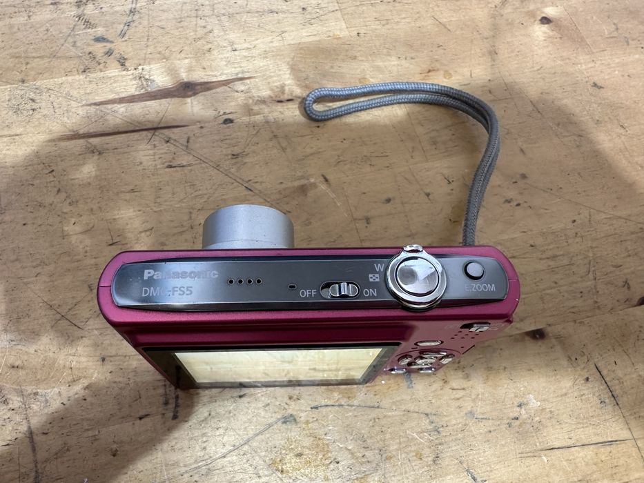 Panasonic dmc-fs5 de culoare rosu deschis