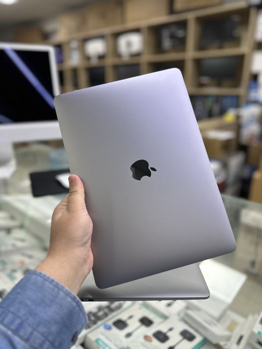 MacBook Air 13 M1 8/256 1 цикл б/у