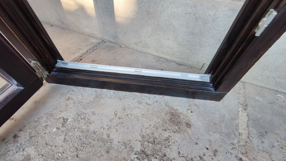 Fereastră termopan din lemn .