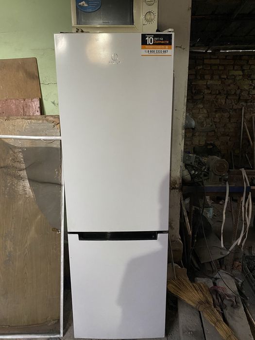Холодильник indesit