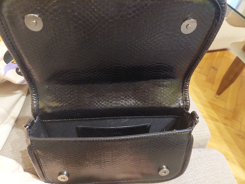 Черна кожена чанта ZARA