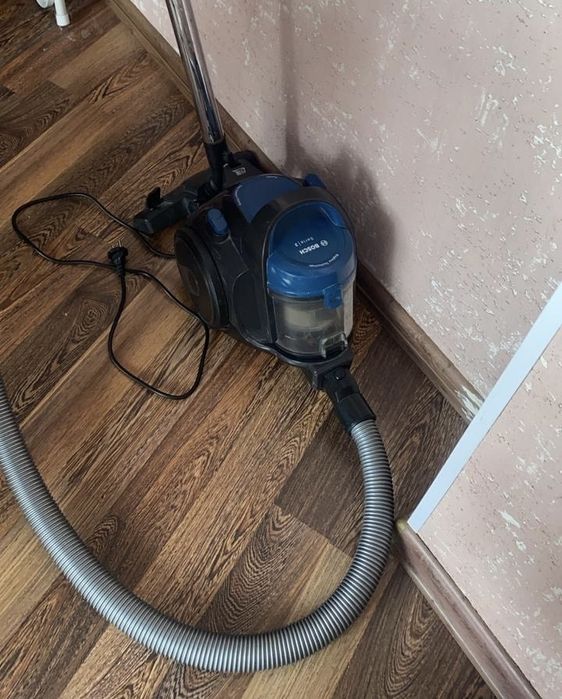 Продается пылесос б/у 5000