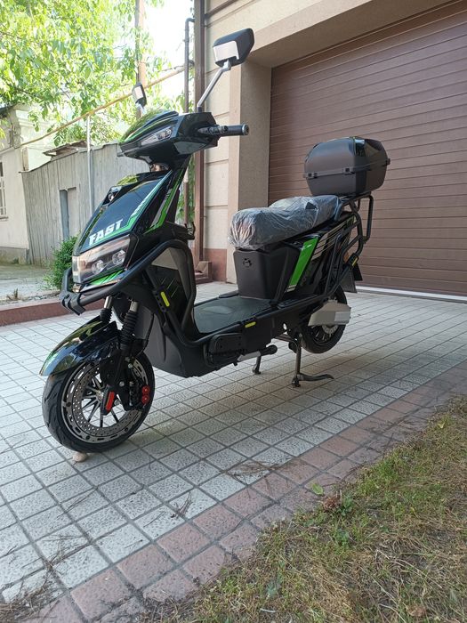 Продаю новый электроскутер 72в 2000watt 70км в час запас хода до 120км
