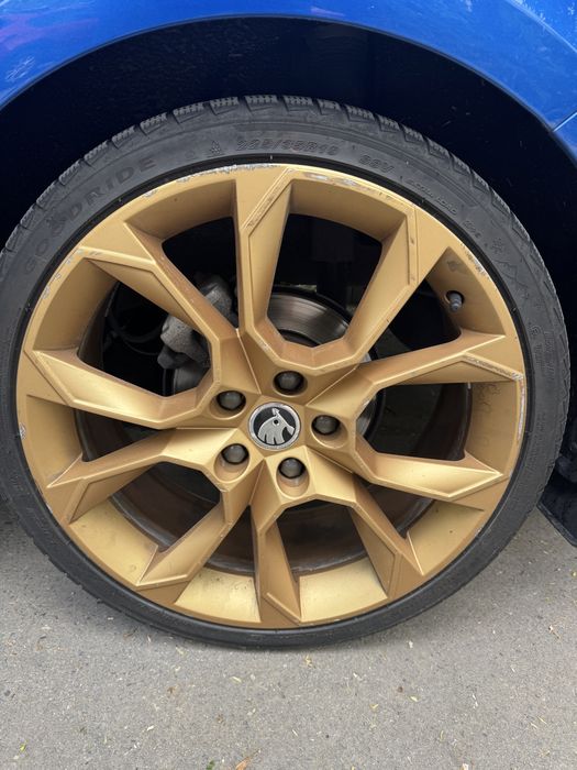 Skoda 5x112 et51 7.5J19-ки 225/35/19