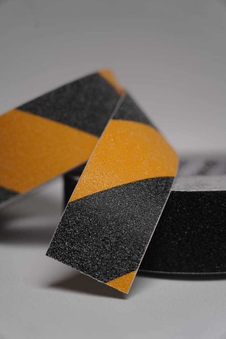 Противоскользящая лента 5смх25м