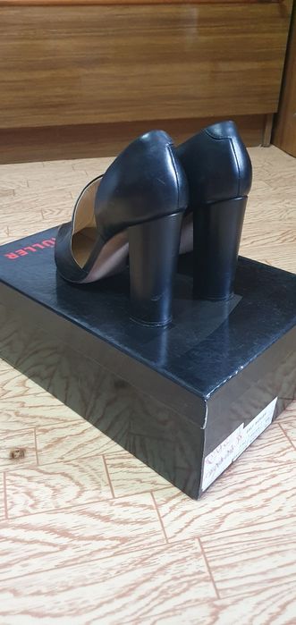 Продам женские туфли