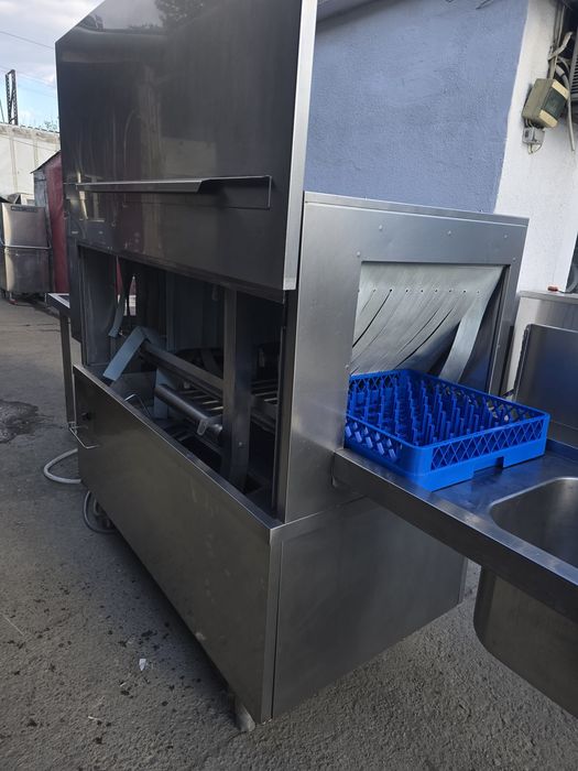 Tunel de spălat vase,marca Electrolux,cu masa intrare si ieșire
Ideala