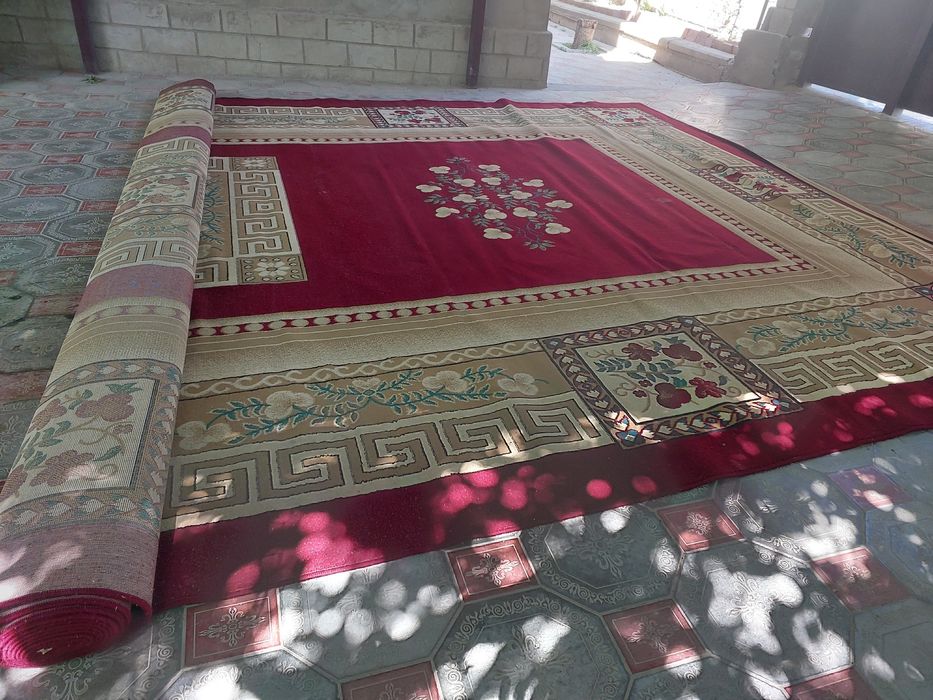 Продаются ковры б/у отдам дёшево