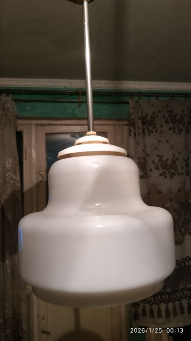 Продам люстру одна ламповая