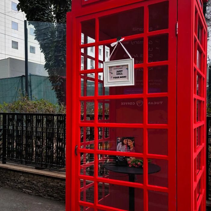 Vând cabină telefonică londoneză