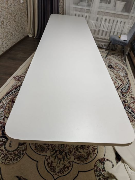 Стол для гостинной