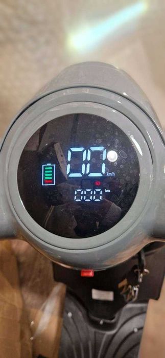 Електрически скутер Moovy, Мотор 500W. Не подлежи на регистрация.