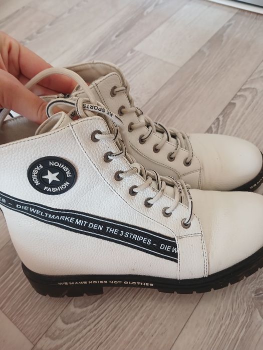 Продам. Женские. 40 размер