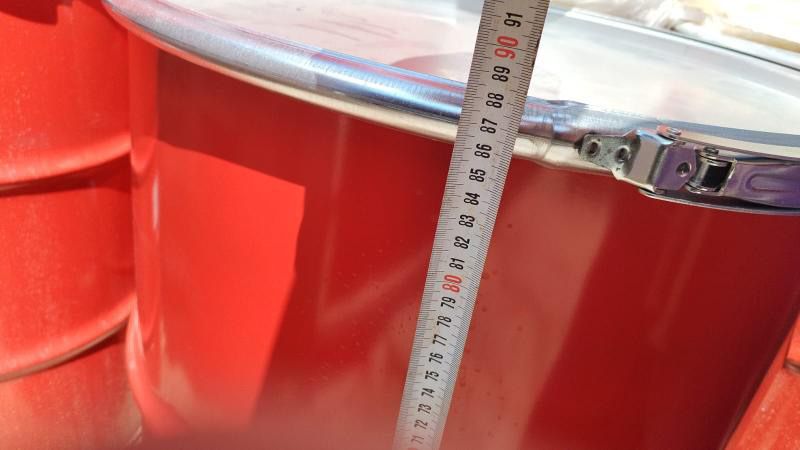 butoi metalic 200L cu capac si sistem de inchidere etanş cu