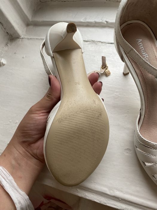 Босоножки   Белые 38