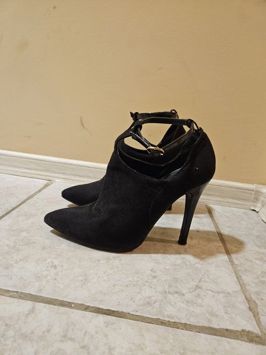 Обувки на висок ток