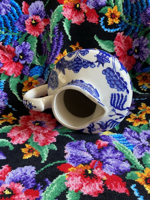 Антикварный кувшин