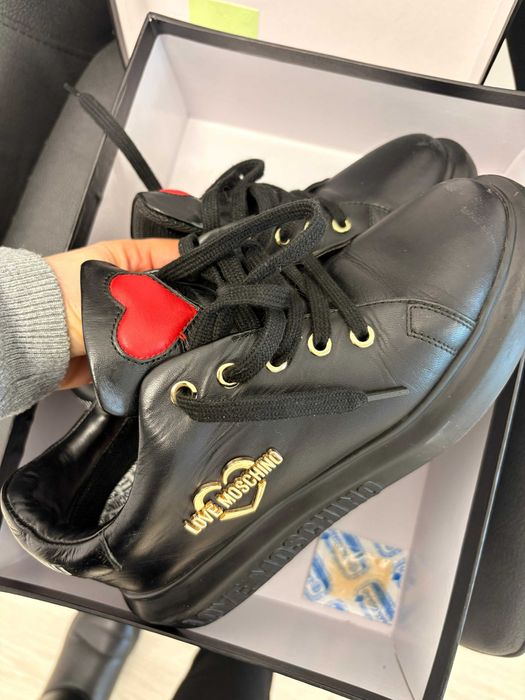 Vand adidasi Moschino dama originai