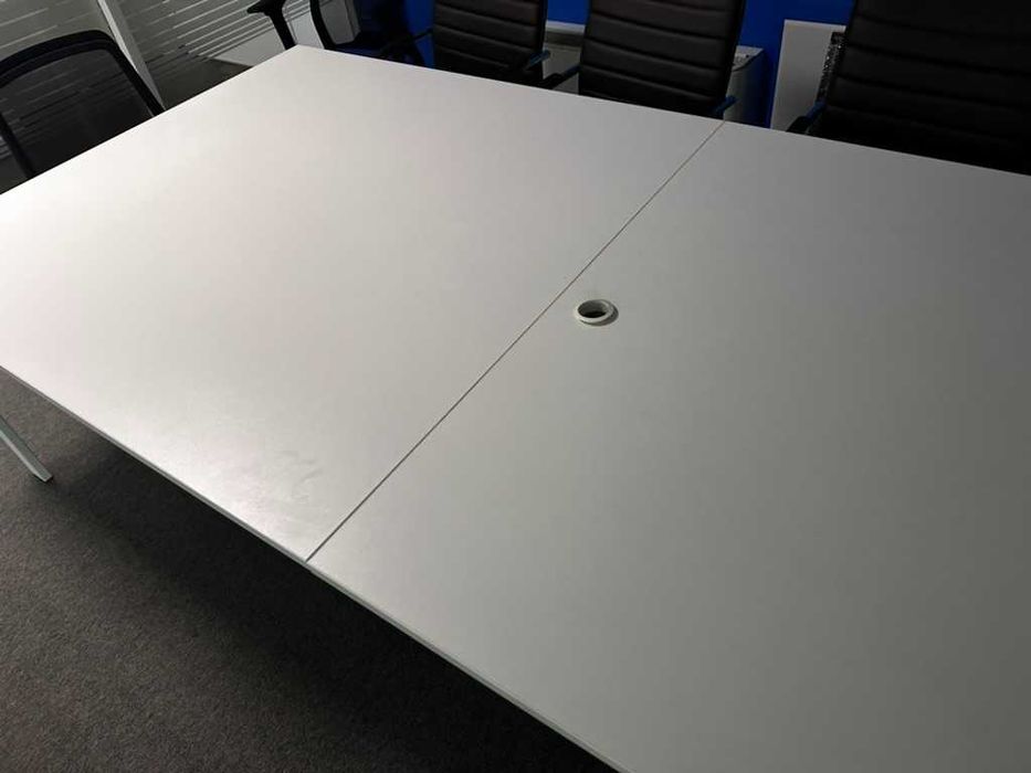 Заседателна маса с метална основа – 300×140×75 см