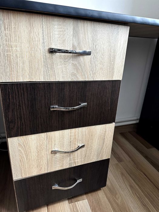 Birou Pal 4 sertare Stare foarte buna ! Poze reale ! Ca nou