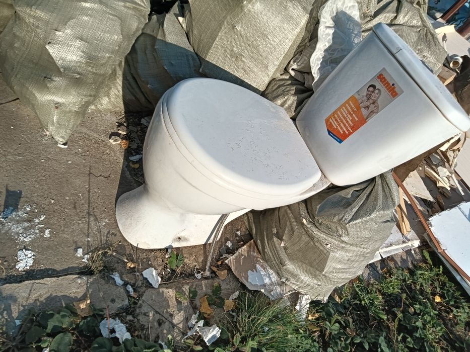 Продам  б/у унитаз