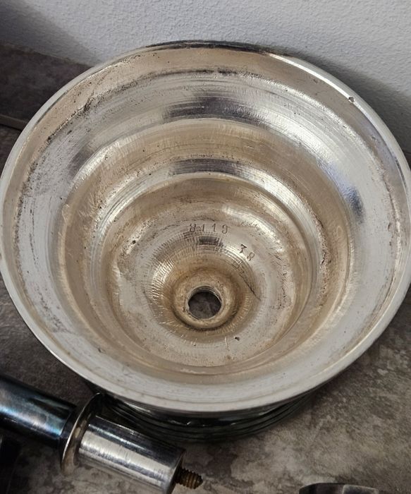 Чифт посребрени свещници от 19-ти век.