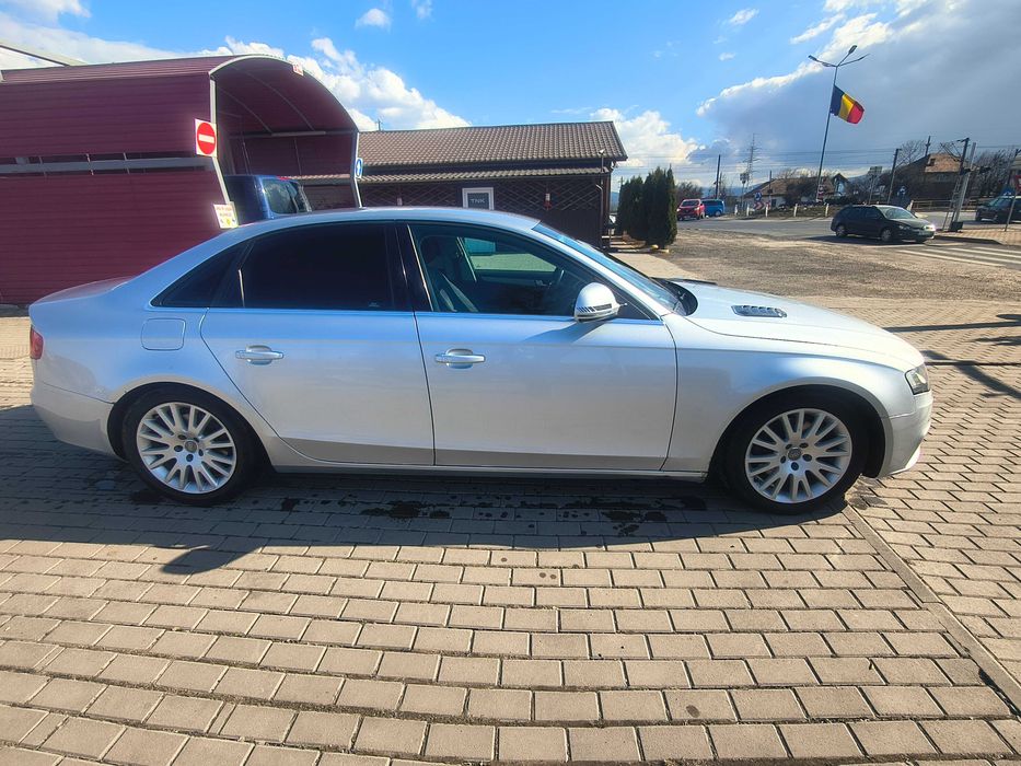 Vând A4 b8 perfectă stare de funcționare