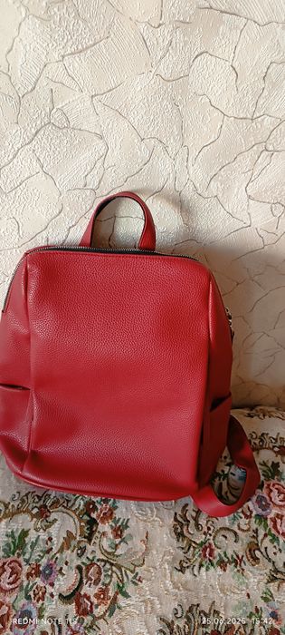 Женская сумочка и рюкзак