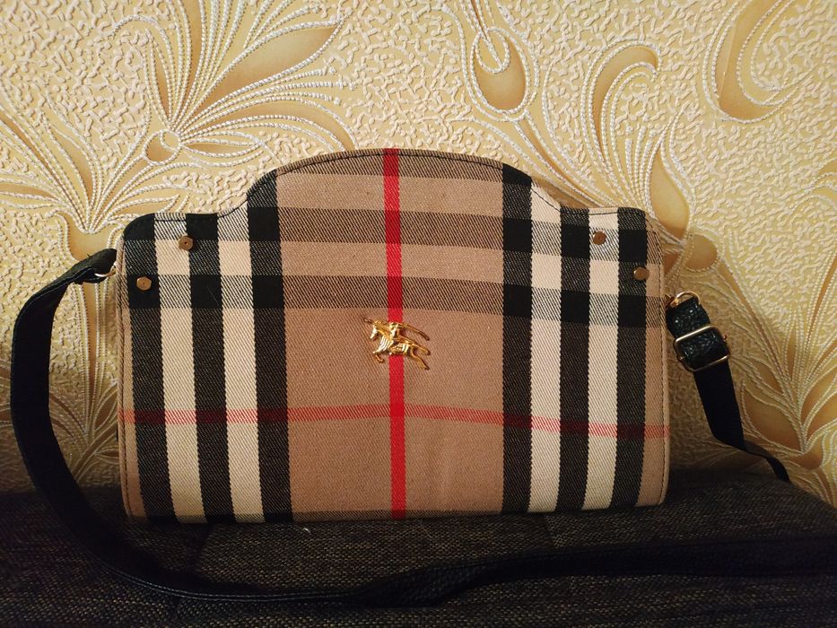 Клатч "Burberry", "Gucci".