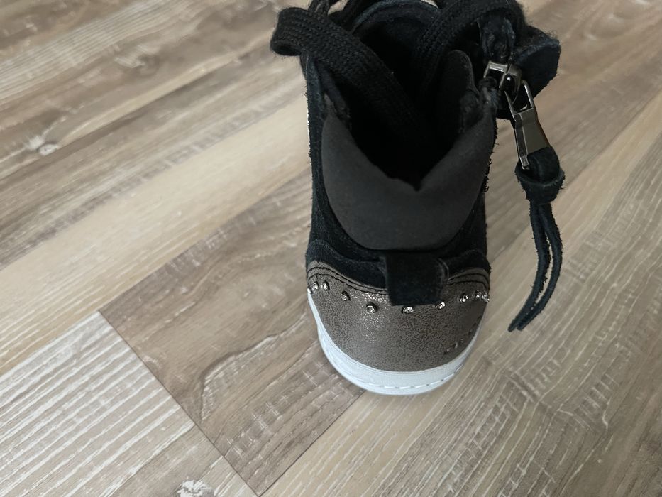 Geox fete marimea 28. Cei negri sunt noi .Ceilalti sunt purtti putin