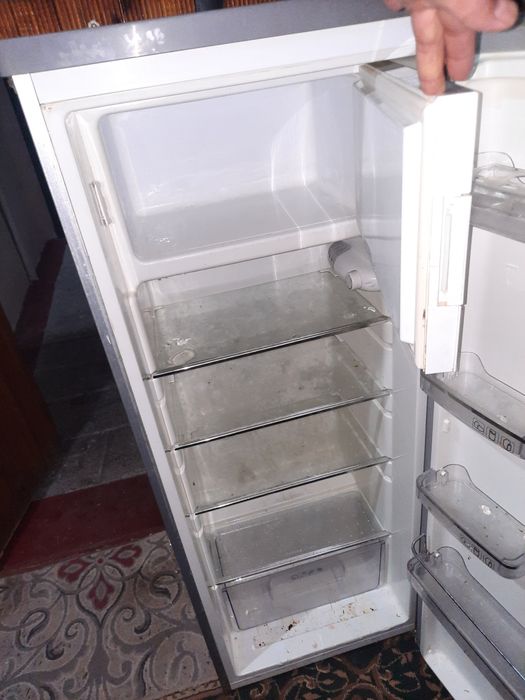 Продаётся Артель холодильник высота 1,40.