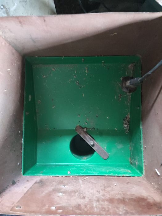 Измельчитель корма бытовой