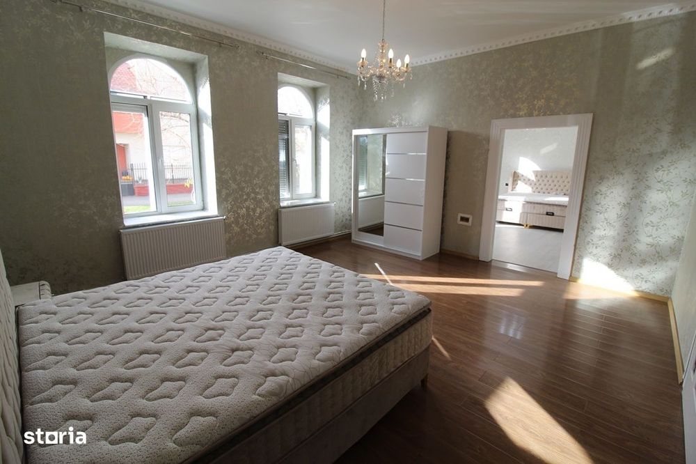 Închiriez casă în Hunedoara, zona Facultatea de Inginerie, teren 750mp