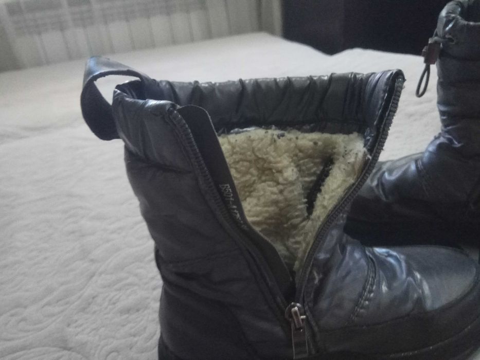 продам зимние сапожки на девочку