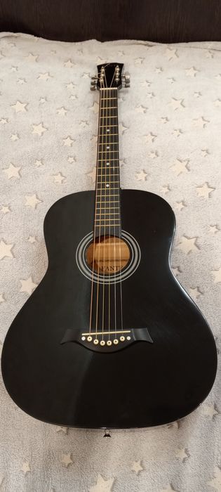 продам акустическую гитару