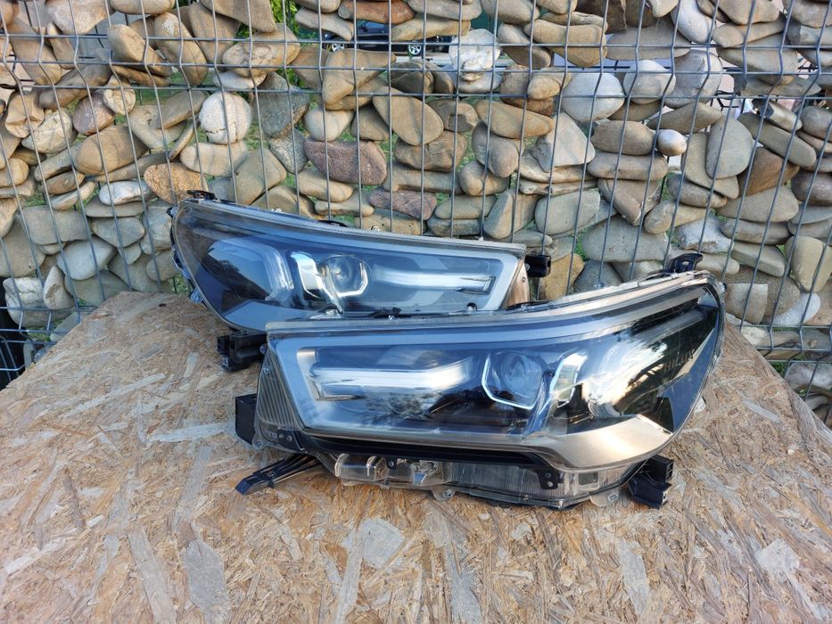 Far faruri stanga dreapta toyota hilux full led dupa anul 2019 originale