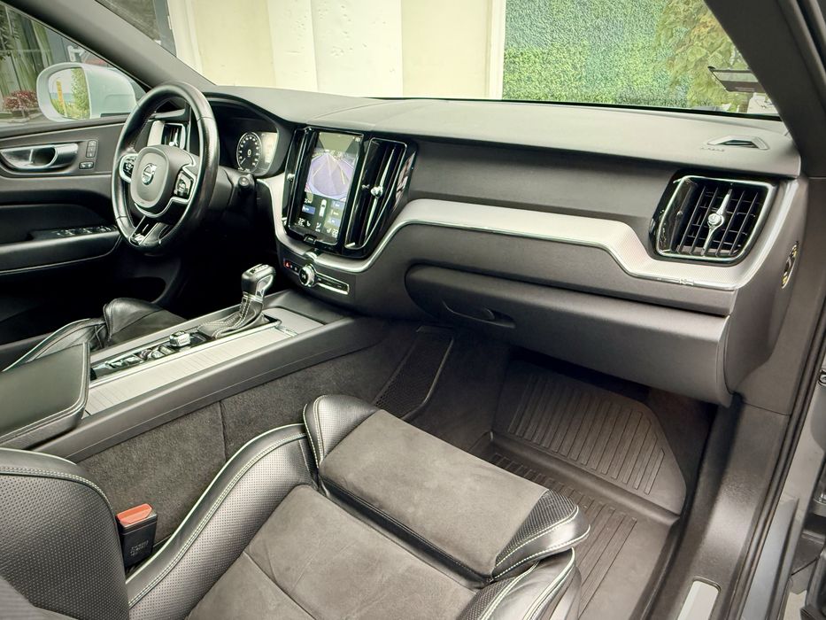 Volvo XC60 D5 AWD R-Design Full Option! Garantie 1 An! Finantare / Rate fixe!